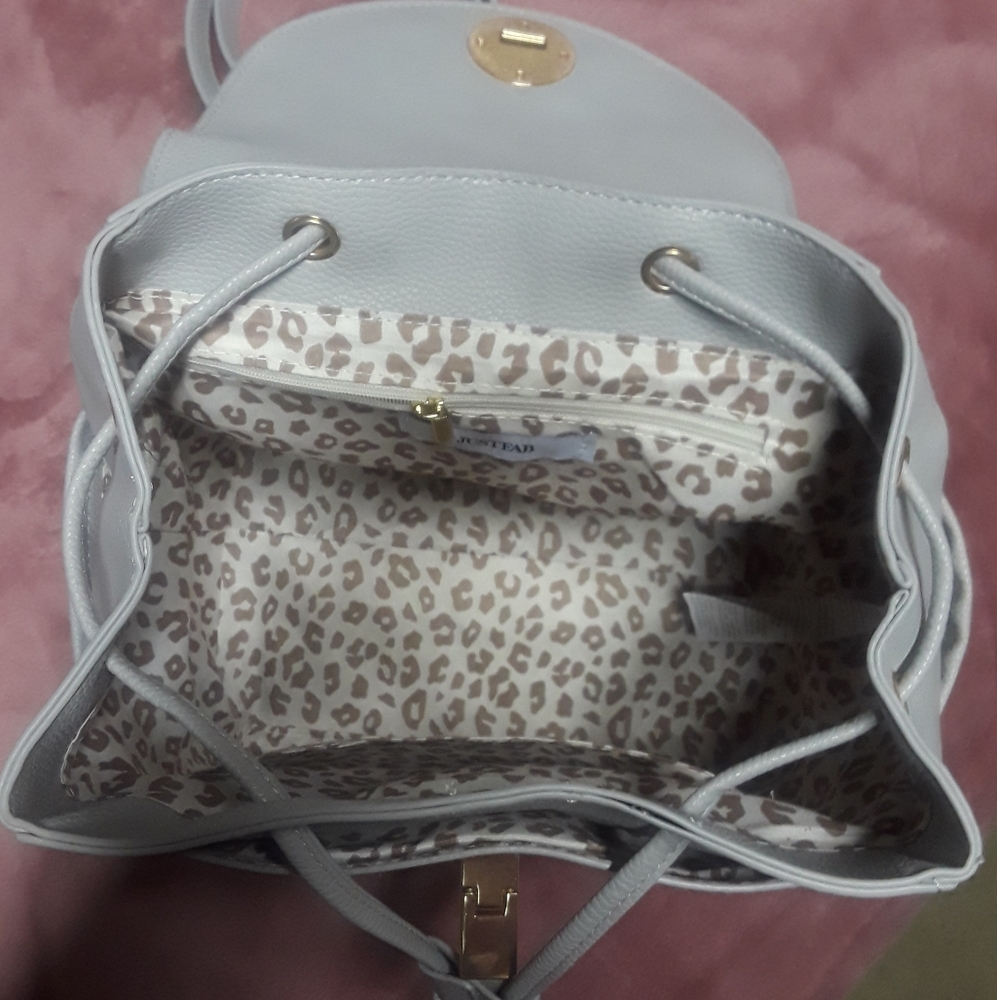 Gray backpack - Picture 4 of 7